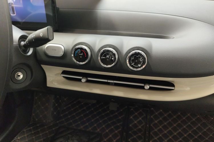 五菱汽车 五菱缤果 2024款 203km 轻享款中控内饰16