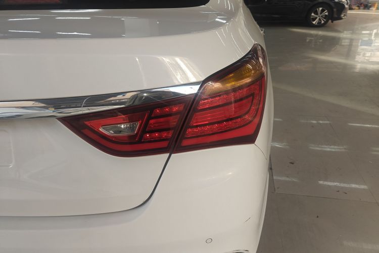 现代 名图 2017款 1.8L 自动尊贵型DLX 国V车身外观9