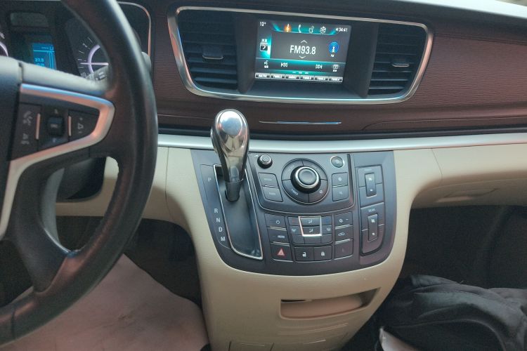 别克GL8 2017款 25S 豪华型 国V中控内饰18