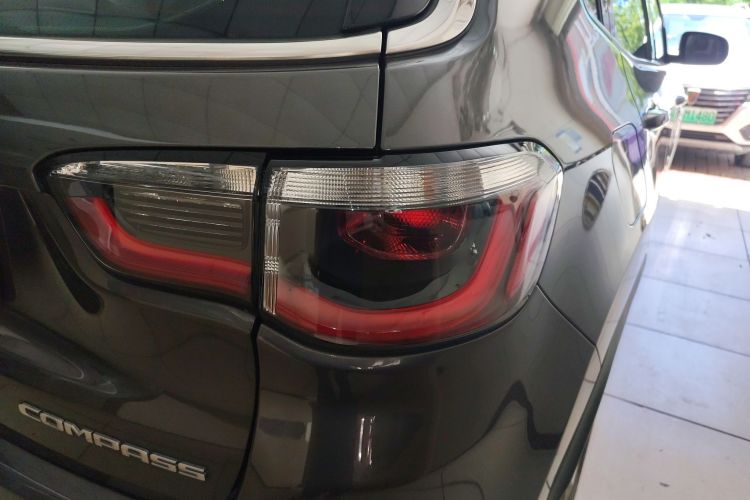 Jeep 指南者 2020款 220T 自动领先版车身外观6006