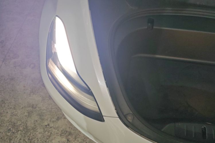 特斯拉 Model 3 2020款 改款 标准续航后驱升级版局部细节9006