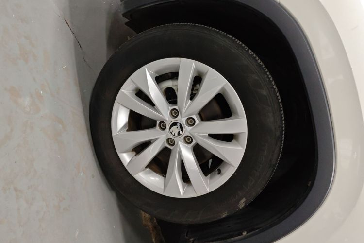 斯柯达 柯米克 2018款 1.5L 自动标准版 国VI车身外观35