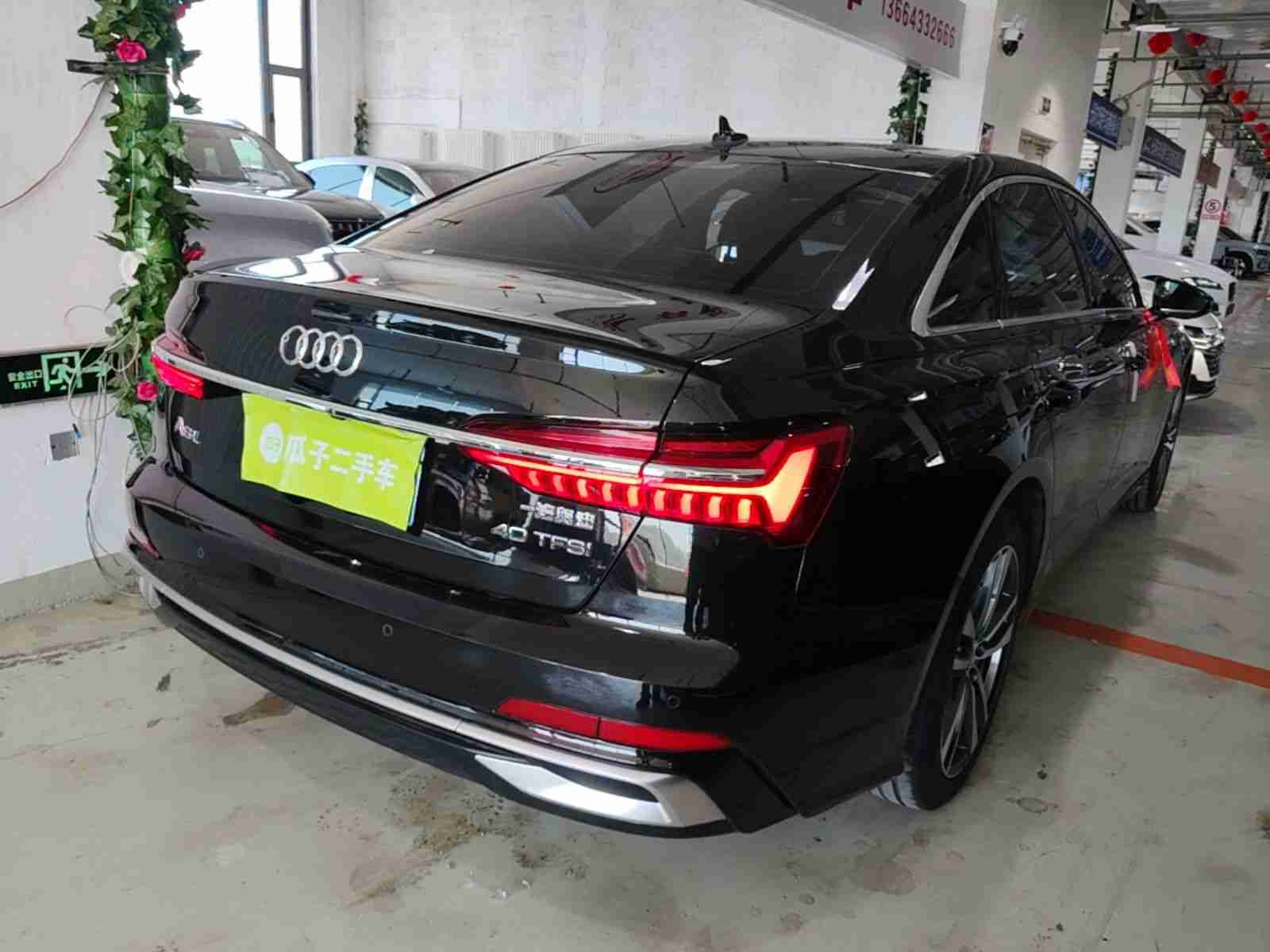 车辆右后45度外观展示