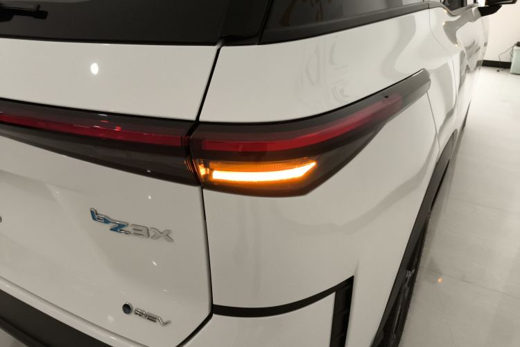 丰田 铂智3X 2025款 430 Air车身外观9