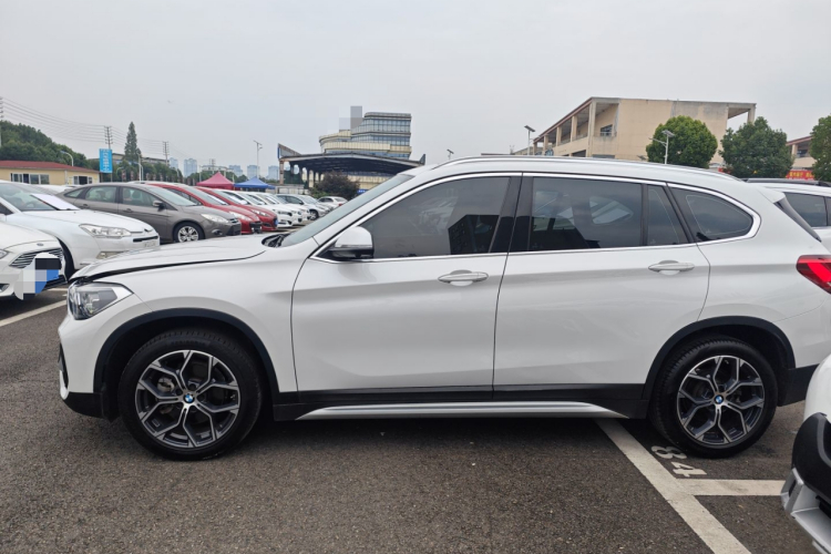 宝马X1 2022款 sDrive20Li 尊享型车身外观4