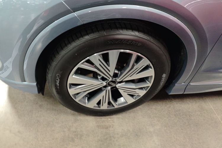 奥迪Q4 e-tron 2024款 40 e-tron 创行版车身外观6007