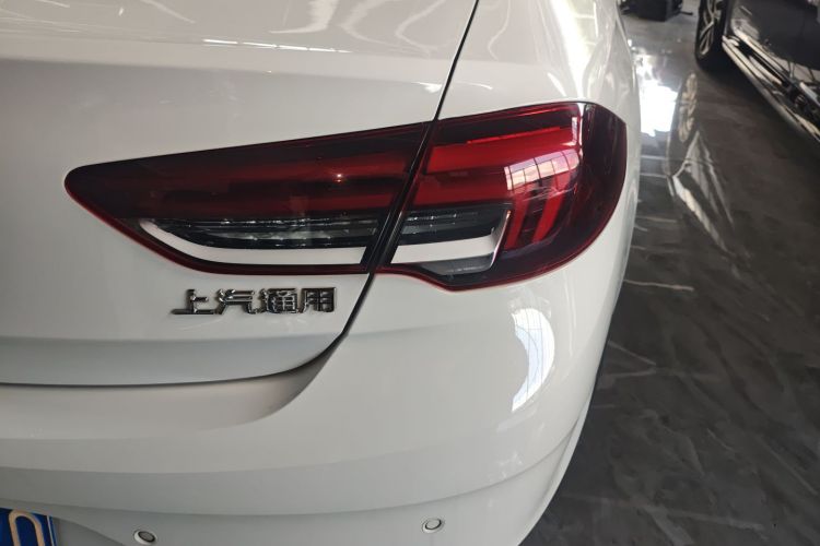 别克 君威 2020款 552T 豪华型车身外观9