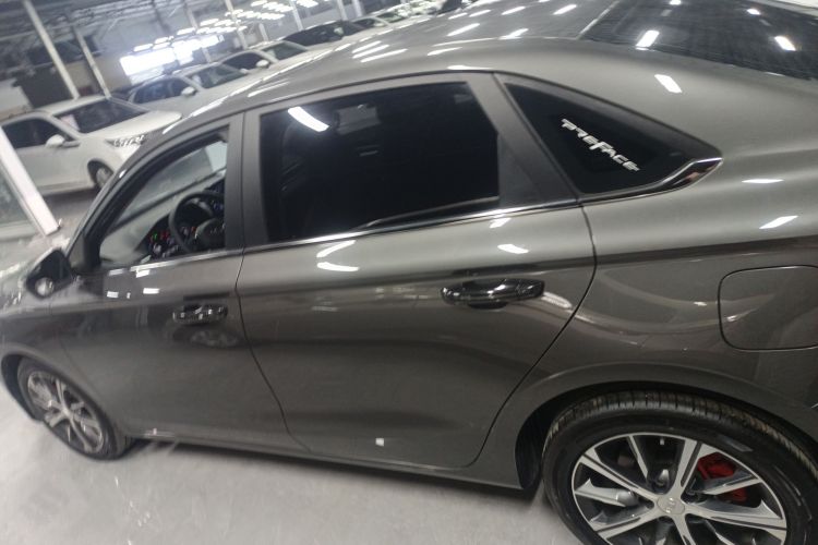 吉利汽车 帝豪 2023款 第4代冠军版 1.5L CVT尊贵型车身外观4