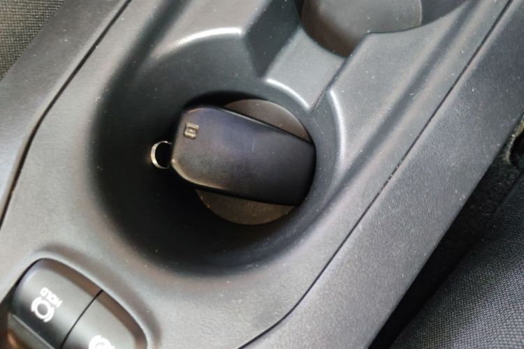 丰田 卡罗拉锐放 2022款 2.0L 精英版中控内饰11