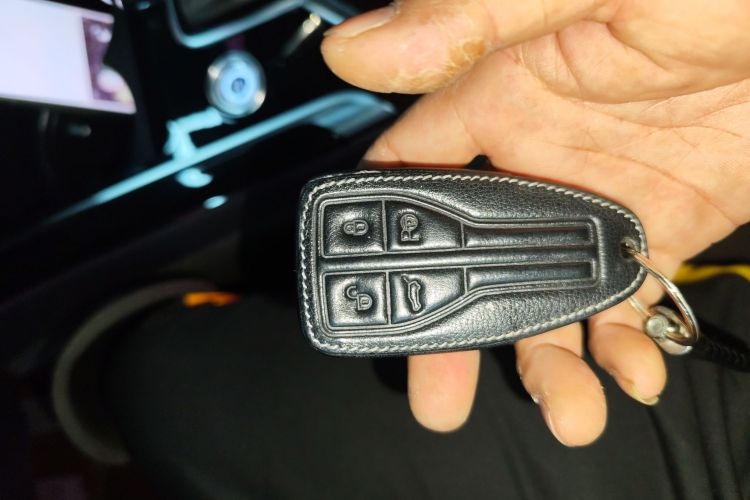 红旗HS5 2022款 改款 2.0T 智联旗领版中控内饰7001