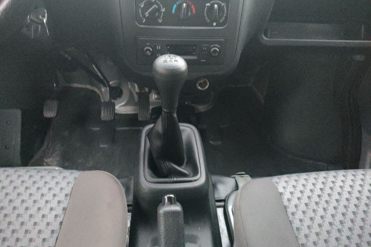 五菱汽车 五菱之光 2023款 1.5L 实用型 5/7座中控内饰18