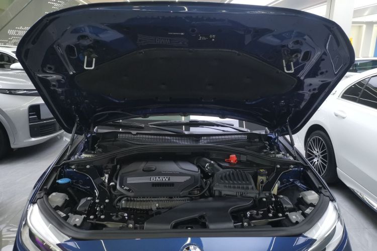 宝马1系 2021款 改款 125i M运动曜夜版机舱底盘24