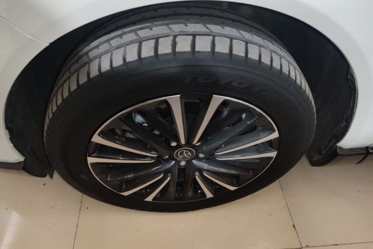 丰田 威飒 2023款 2.0L CVT两驱尊贵版车身外观6001