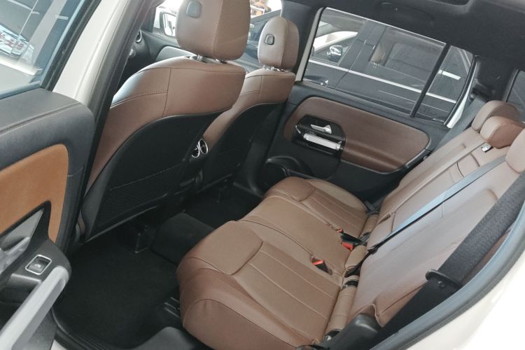 奔驰GLB 2023款 GLB 200 时尚型中控内饰7004