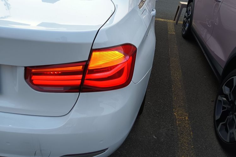 宝马3系 2018款 320Li 时尚型车身外观9