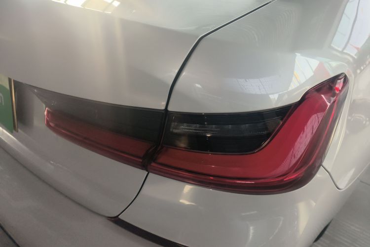 宝马3系 2022款 320Li M运动套装车身外观9