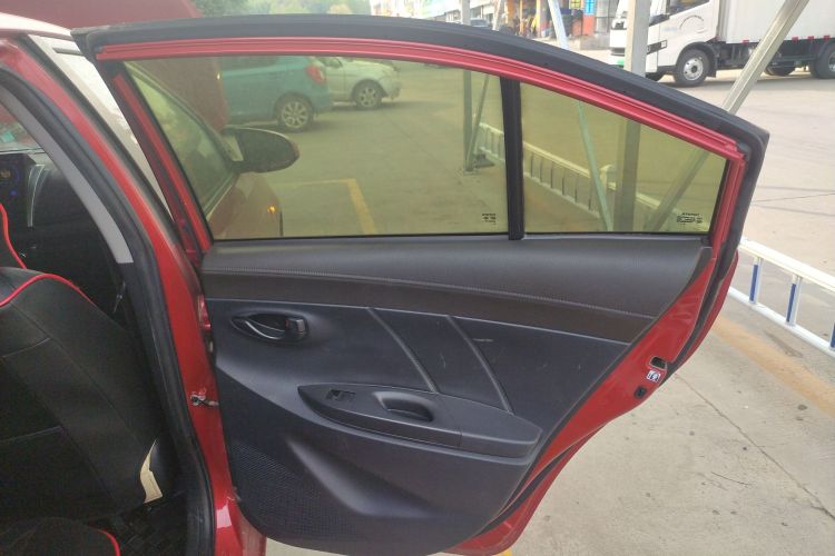 丰田 威驰 2014款 1.5L 自动智臻版中控内饰45