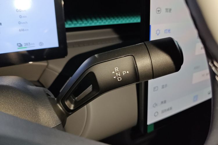 领克Z20 2025款 530km 后驱Pro中控内饰18