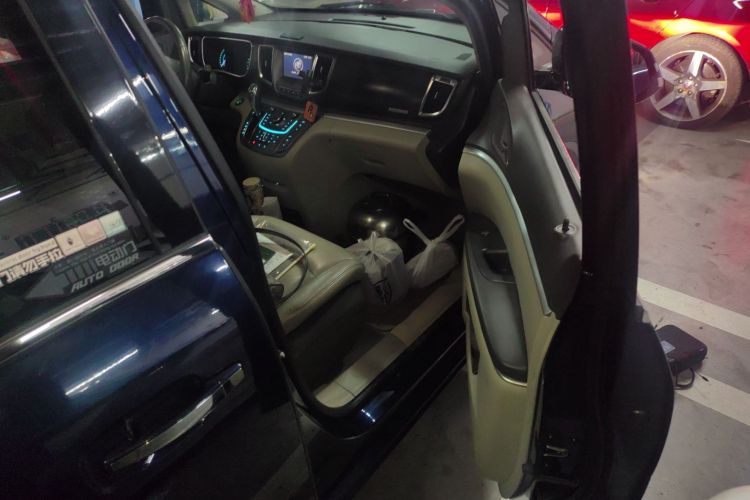 别克GL8 2013款 3.0L GT豪华商务豪雅版局部细节9005