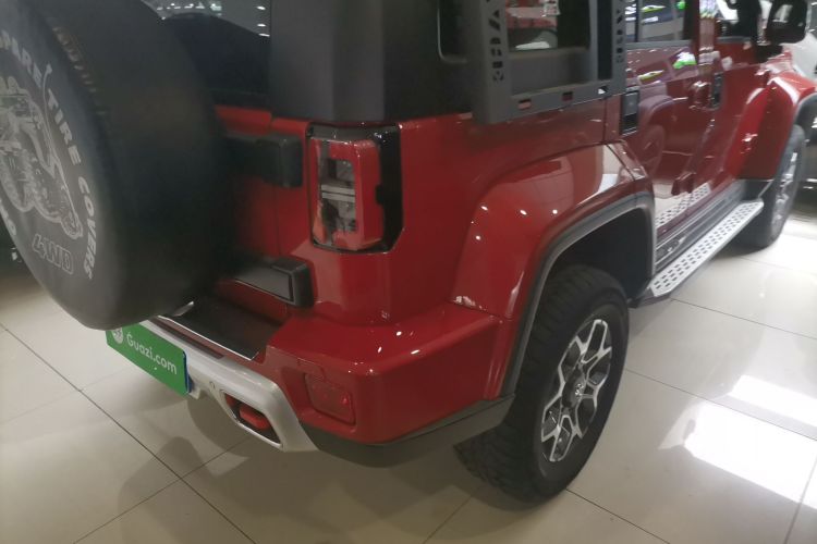 北京越野 北京BJ40 2019款 PLUS 2.3T 自动四驱尊享版 国VI车身外观9