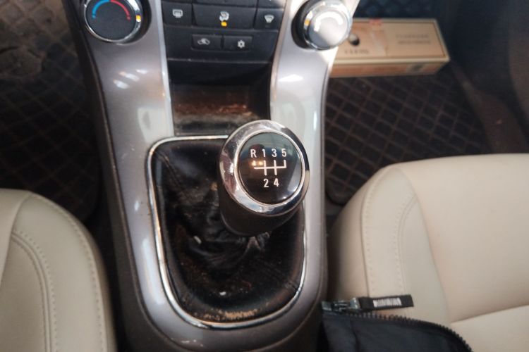 雪佛兰 科鲁兹 2015款 1.5L 经典 SE MT中控内饰18