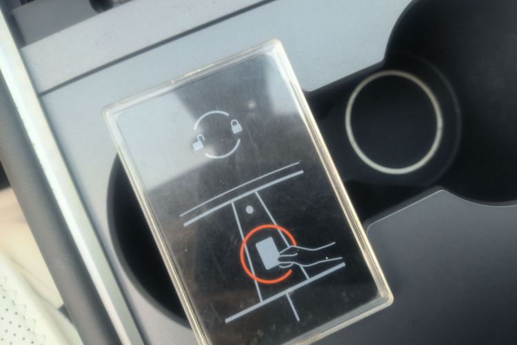 特斯拉 Model Y 2023款 后轮驱动版中控内饰11