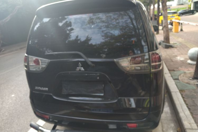 三菱 君阁 2011款 2.0L 自动挡豪华型车身外观6