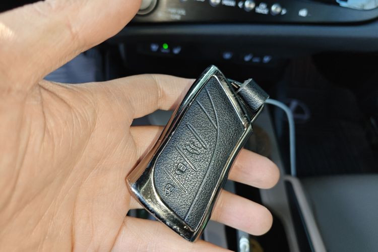 雷克萨斯ES 2024款 200 臻享版中控内饰11