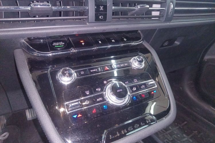 林肯 冒险家 2022款 2.0T 两驱尊雅版中控内饰18