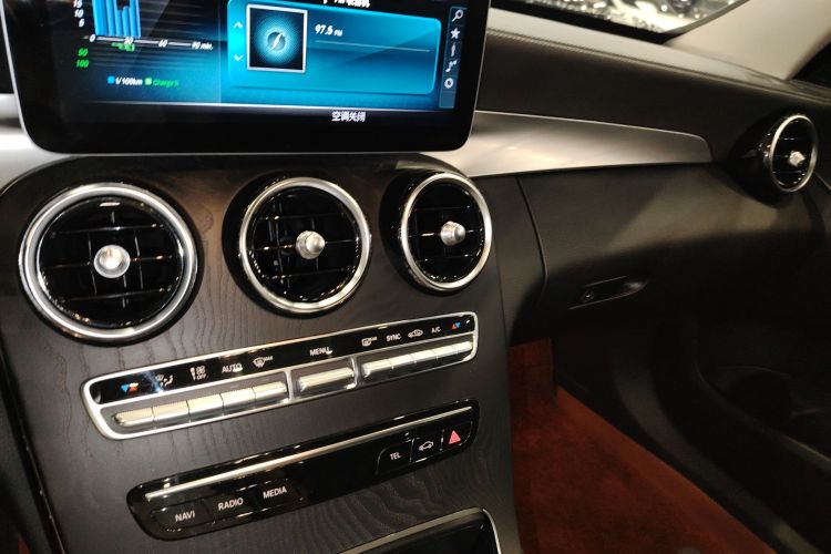 奔驰C级 2019款 改款 C 260 L 运动版中控内饰16