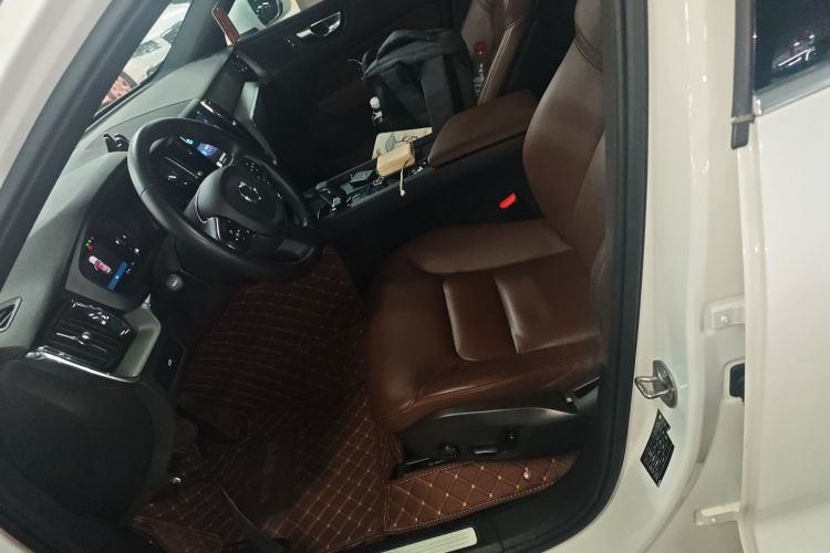 沃尔沃XC60 2024款 B5 四驱智逸豪华版中控内饰19
