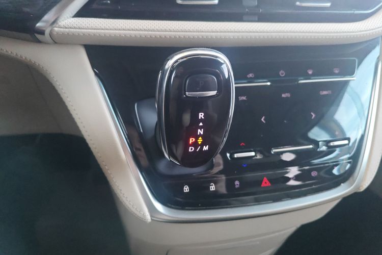 别克GL8 2022款 ES陆尊 653T 尊享型中控内饰18