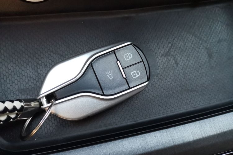 BAW北汽制造 锐胜王牌M7 2023款 2.0L 自动长轴创享型 7座中控内饰11