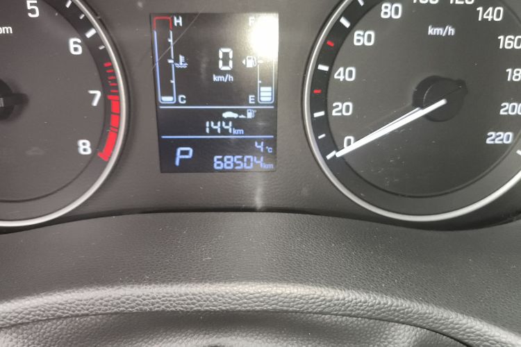 北京现代ix25 2015款 1.6L 自动两驱智能型GLS中控内饰15