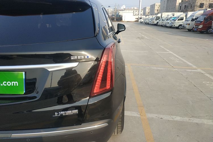 凯迪拉克XT5 2022款 2.0T 两驱豪华型车身外观9