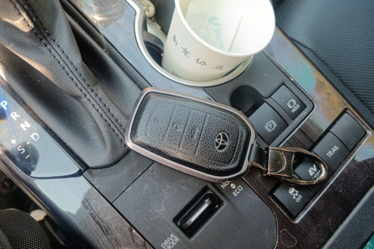 丰田 汉兰达 2024款 2.5L智能电混双擎四驱尊贵版 7座中控内饰11