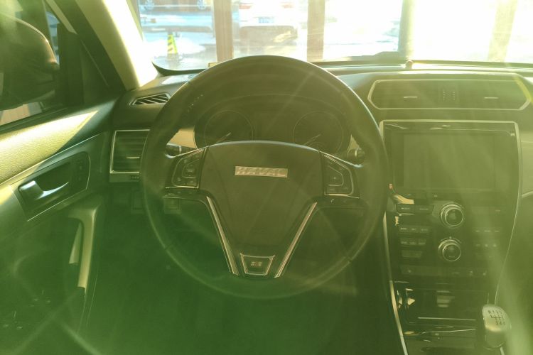 哈弗H2 2017款 红标 1.5T 手动两驱豪华型中控内饰13