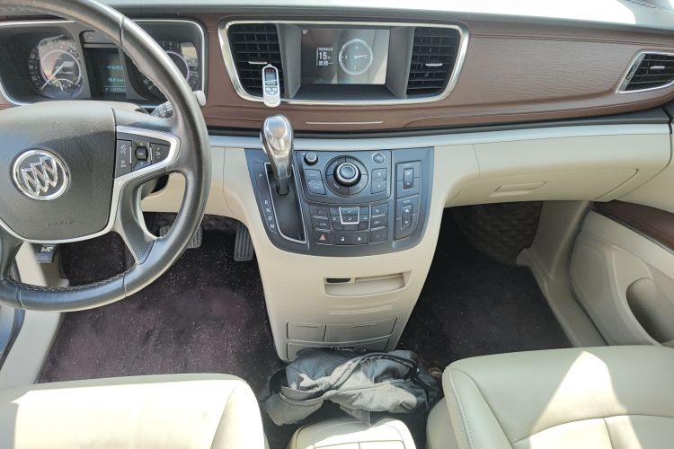 别克GL8 2017款 25S 豪华型 国V中控内饰16