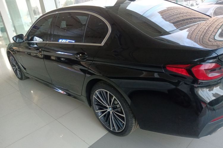 宝马5系 2023款 530Li 领先型 M运动套装车身外观6003