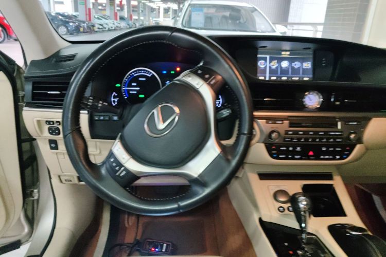 雷克萨斯ES 2013款 300h 精英版局部细节13