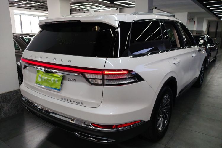 林肯 飞行家 2022款 3.0T V6 四驱尊享版车身外观7