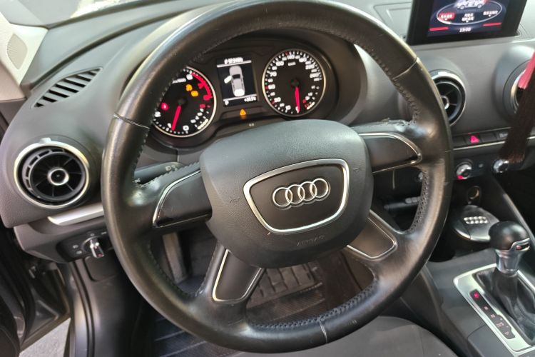 奥迪A3 2014款 Sportback 35 TFSI 自动进取型中控内饰13