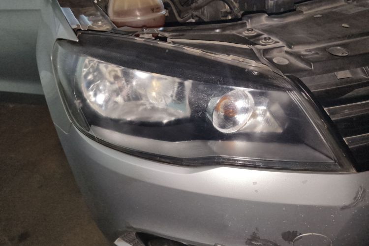 大众 捷达 2015款 1.6L 自动舒适型车身外观8