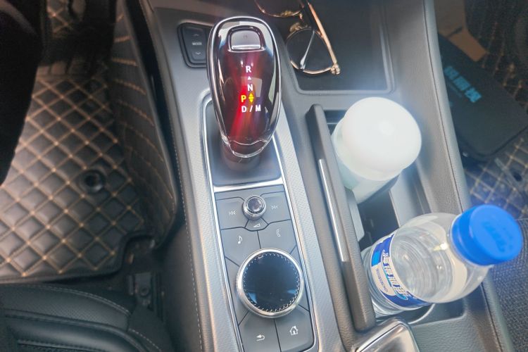 凯迪拉克CT5 2023款 28T 豪华型（标准版）中控内饰18