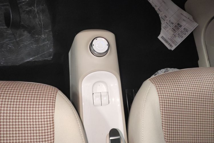 五菱汽车 宏光MINIEV 2024款 第三代 215km 青春版中控内饰18