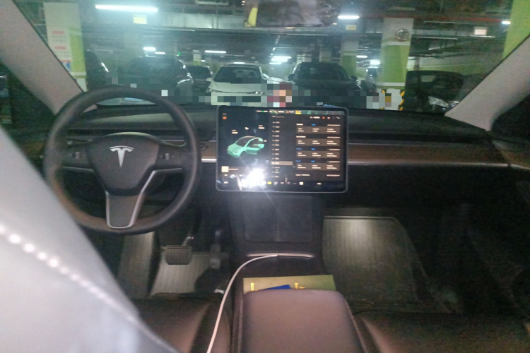 特斯拉 Model Y 2021款 标准续航后驱版中控内饰12