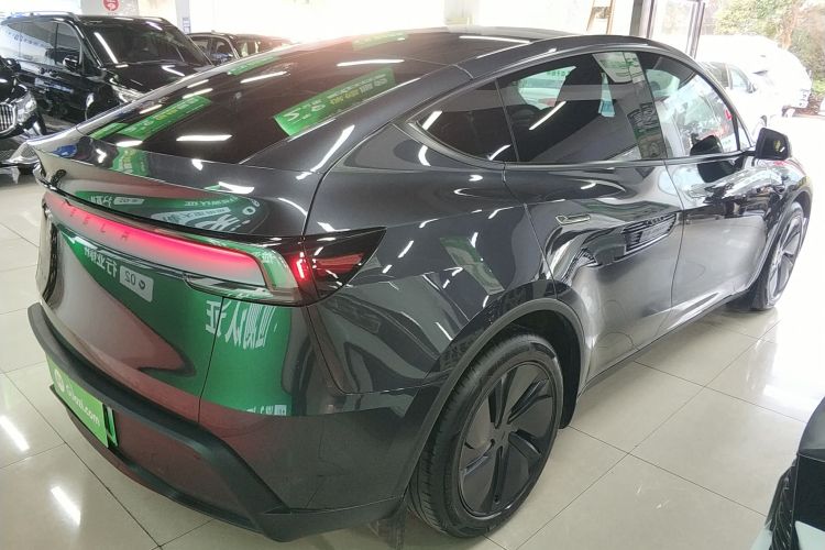 特斯拉 Model Y 2025款 长续航全轮驱动 首发版车身外观7