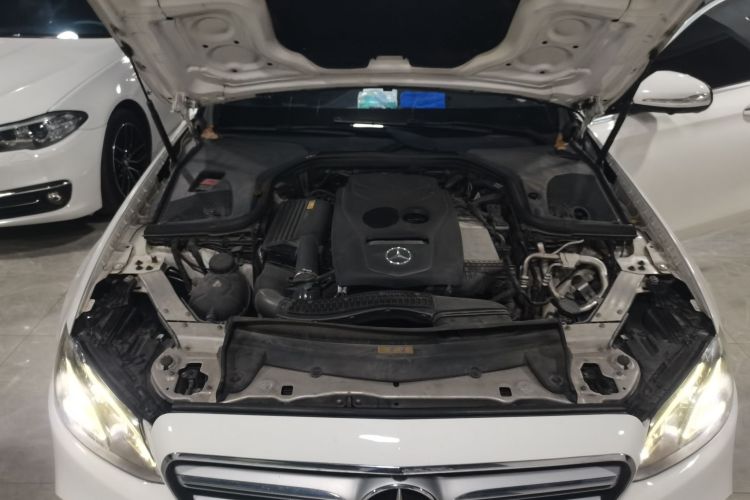 奔驰E级 2017款 E 300 L 运动豪华型局部细节24