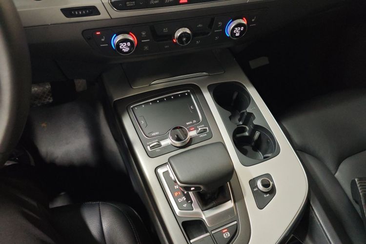 奥迪Q7 2019款 45 TFSI 舒适型中控内饰18