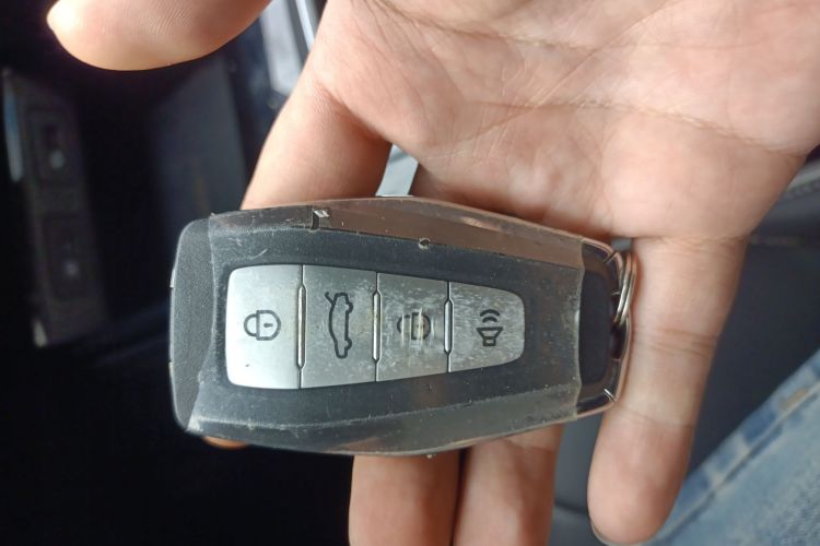 吉利几何E萤火虫 2024款 401km 萤光中控内饰7001